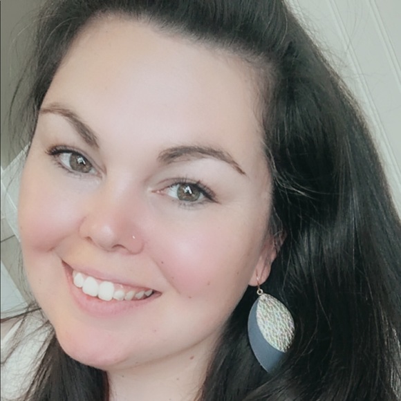 Meet your Posher, Lyn-lee - Picture 1 of 2